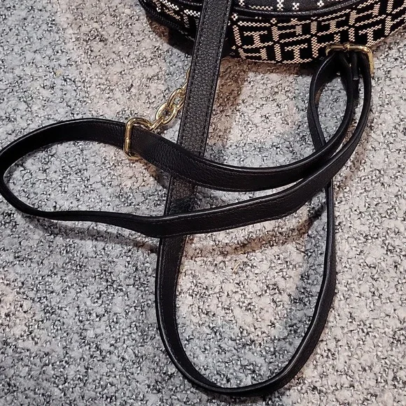 Tommy Hilfiger Crossbody Bag - Picture 12 of 12